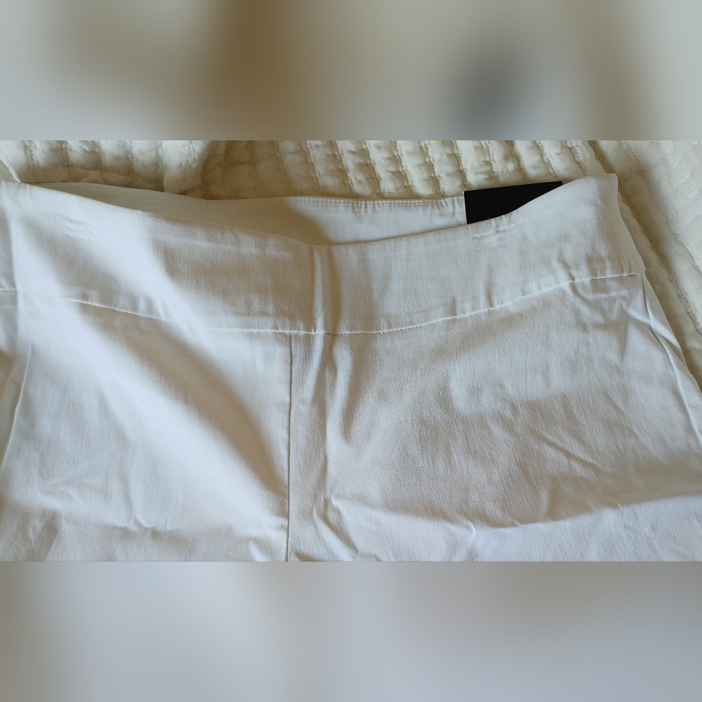 Women's White Capri Pants (Plus)